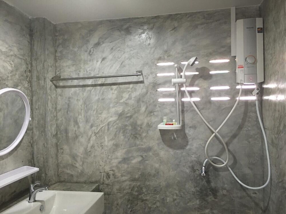 Остров Тау: U&I Hostel