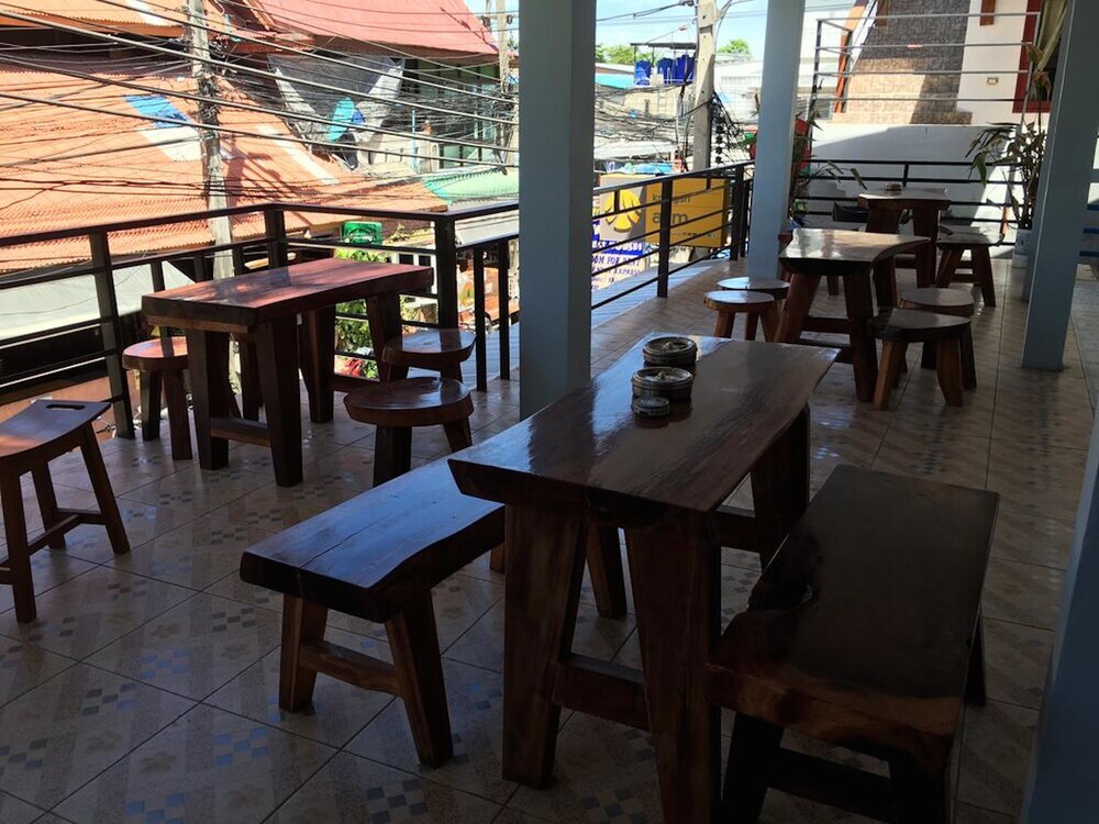 Остров Тау: U&I Hostel