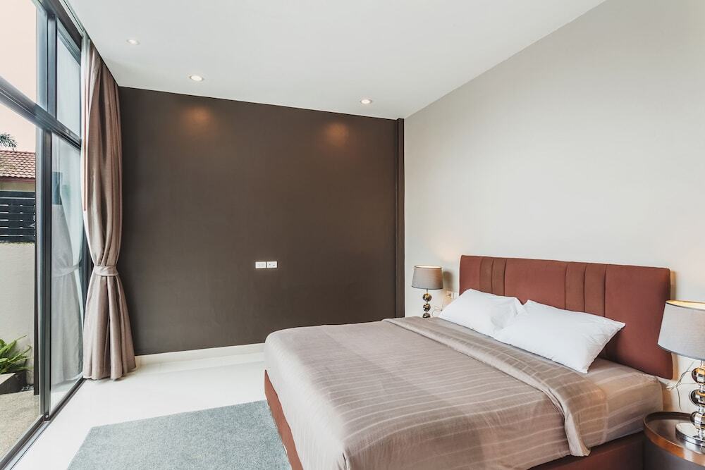 Тхаланг: Two Bedroom Pool Villa in Bangtao
