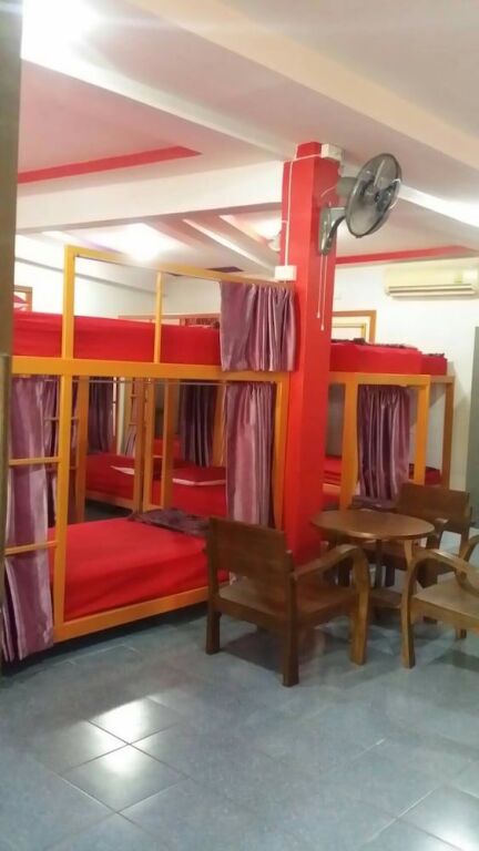 Мэй-Хаад-Бэй: Ferry Hostel