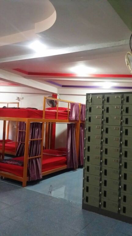 Мэй-Хаад-Бэй: Ferry Hostel