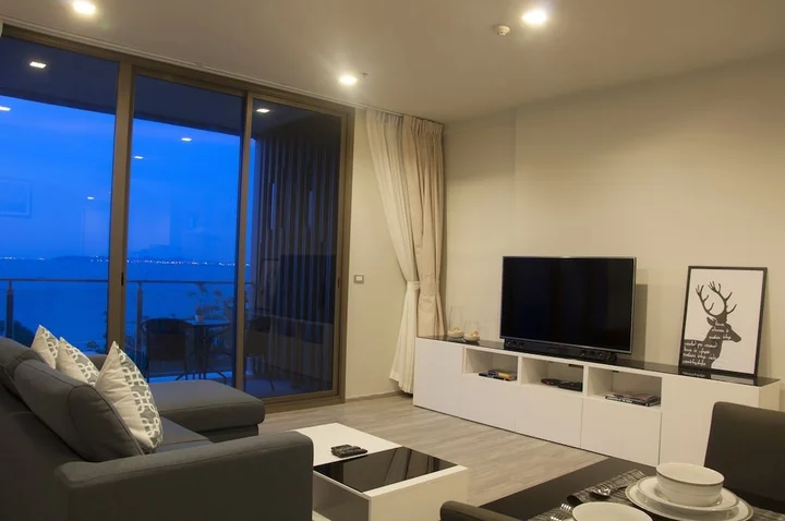 Паттайя: Beachfront Sea View Baan Plai Haad