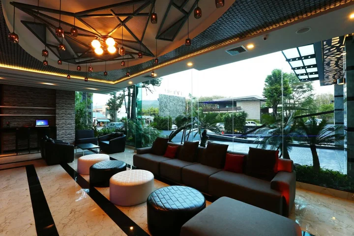 Хатъяй: TR Rock Hill Hotel