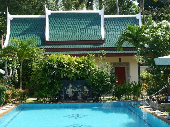 Тхаланг: Baan Wanicha Bed and Breakfast Resort (SHA Plus+)