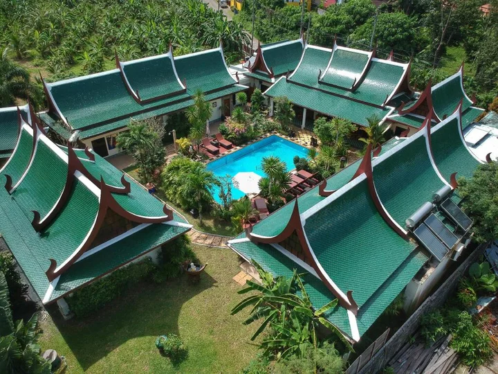 Тхаланг: Baan Wanicha Bed and Breakfast Resort (SHA Plus+)