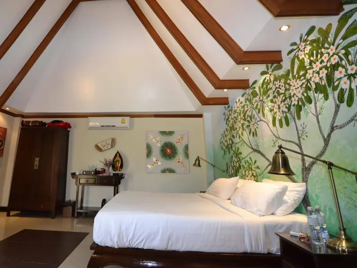 Тхаланг: Baan Wanicha Bed and Breakfast Resort (SHA Plus+)