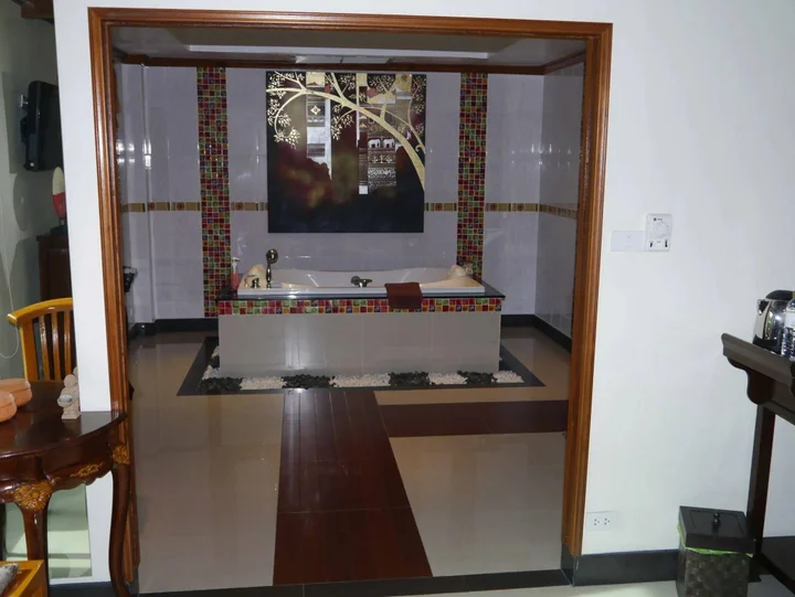 Тхаланг: Baan Wanicha Bed and Breakfast Resort (SHA Plus+)
