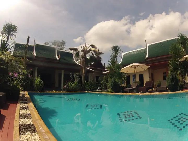 Тхаланг: Baan Wanicha Bed and Breakfast Resort (SHA Plus+)