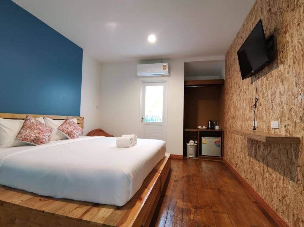 Тхаланг: Nua Tone Resort & Cafe