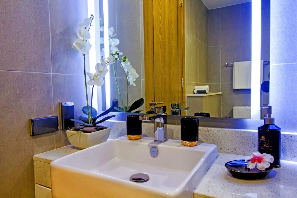 Тхаланг: Ocean Stone Phuket by Holy Cow 9