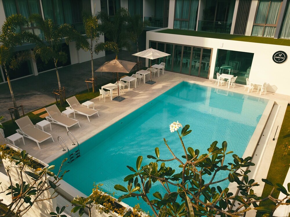 Тхаланг: Ocean Stone Phuket by Holy Cow 9