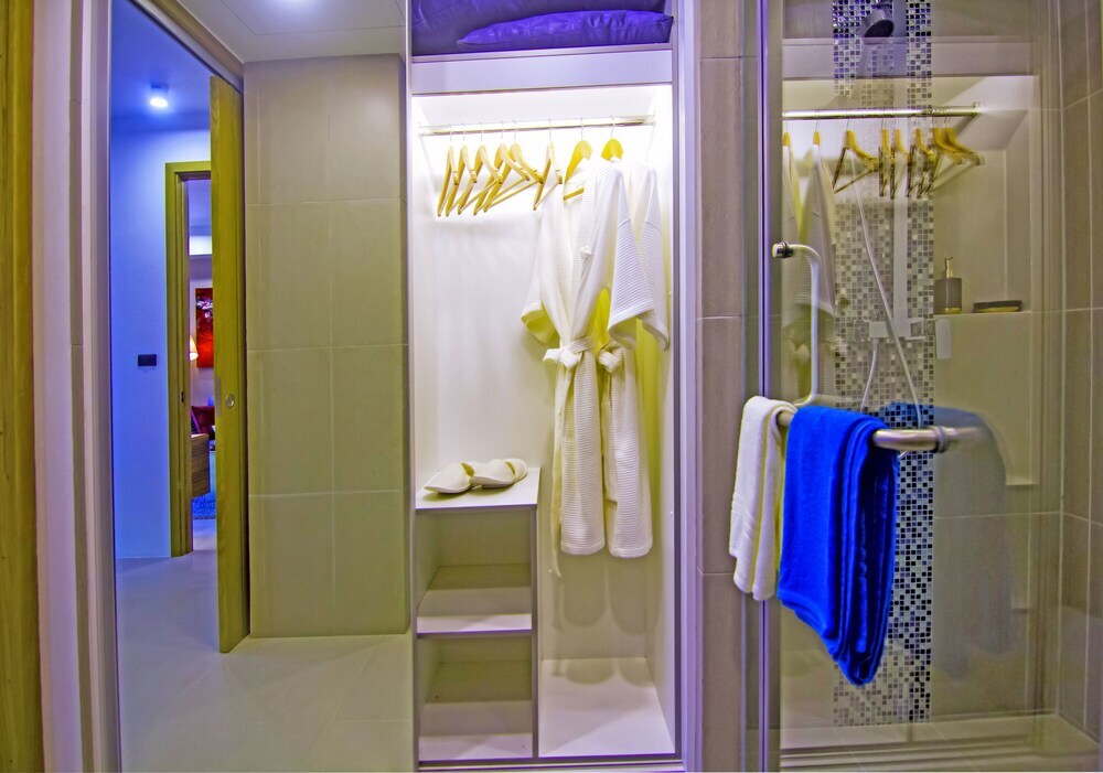 Тхаланг: Ocean Stone Phuket by Holy Cow 9