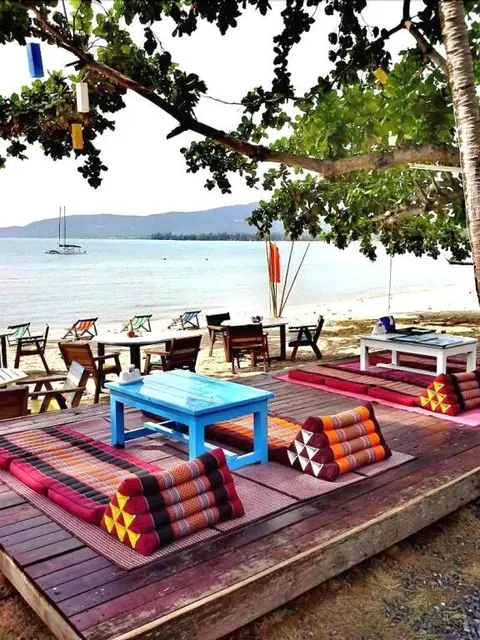 Самуи: Think & Retro Cafe Lipa Noi Samui