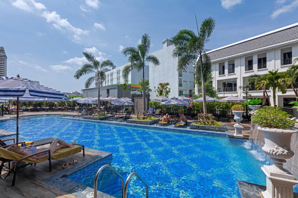Пхукет: Sawaddi Patong Resort & Spa by Tolani