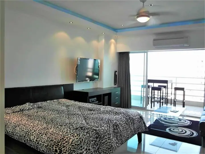 Fantastic sea View Beach Condo — фото 3