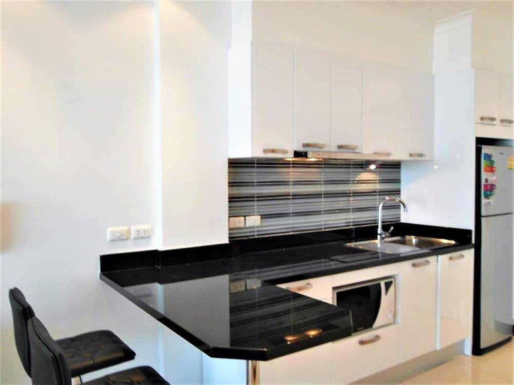 Fantastic sea View Beach Condo — фото 2