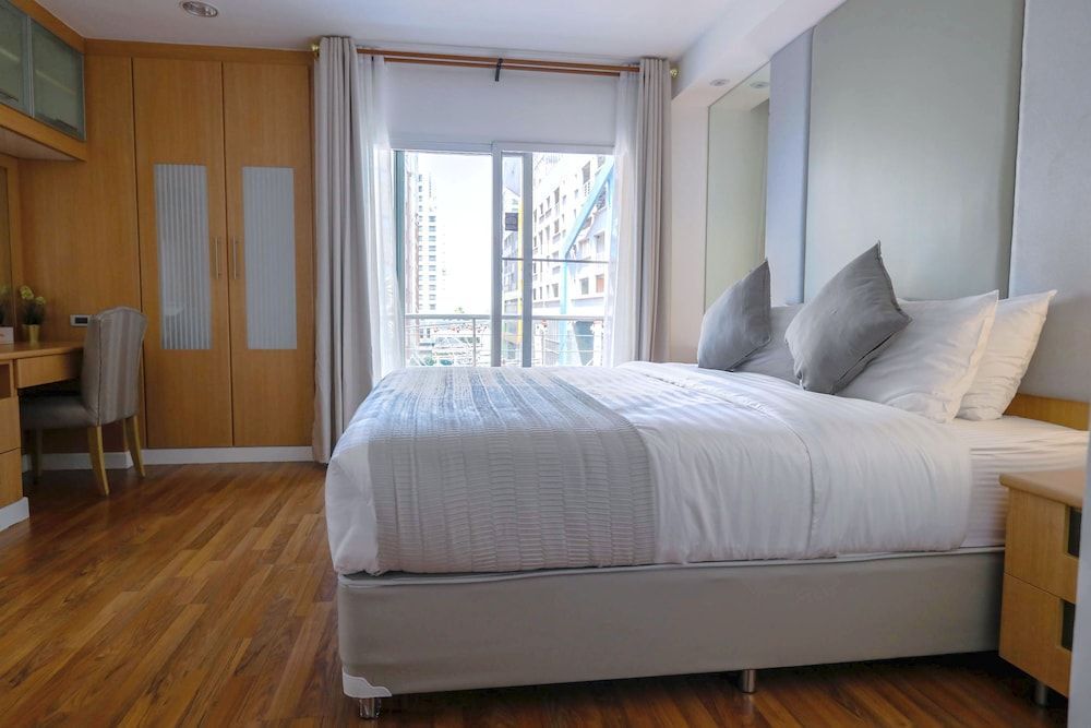 Бангкок: JJ Suites - Your Home on 11