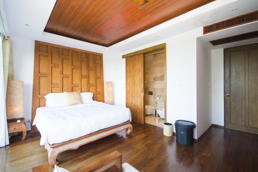 4-BR Seaview Villa with Large Pool at Surin Beach — фото 1