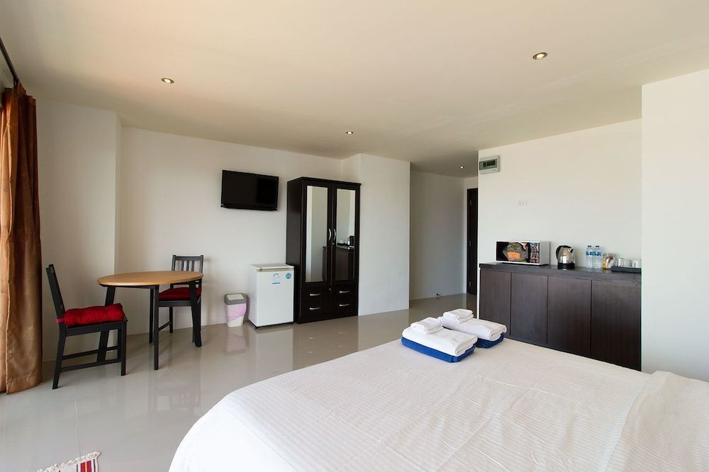 Кату: Patong Sea View Apartments