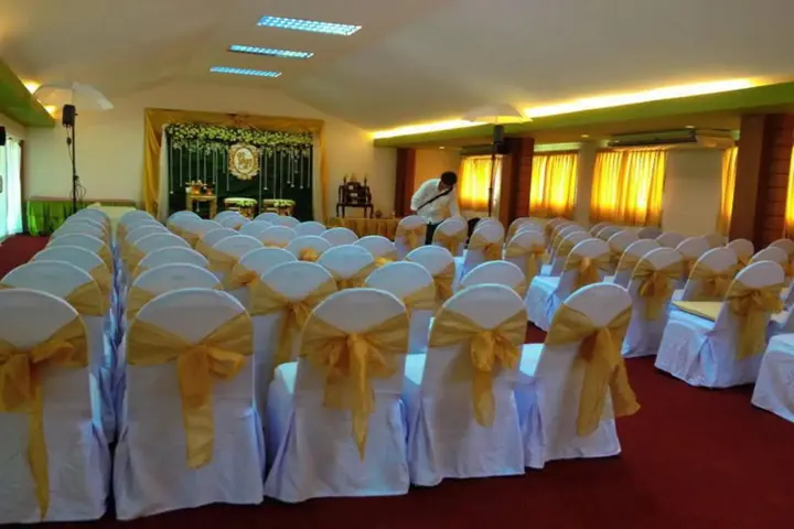 Накхонситхаммарат: Ravadee Hotel