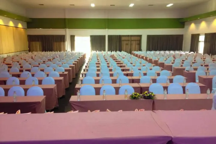 Накхонситхаммарат: Ravadee Hotel