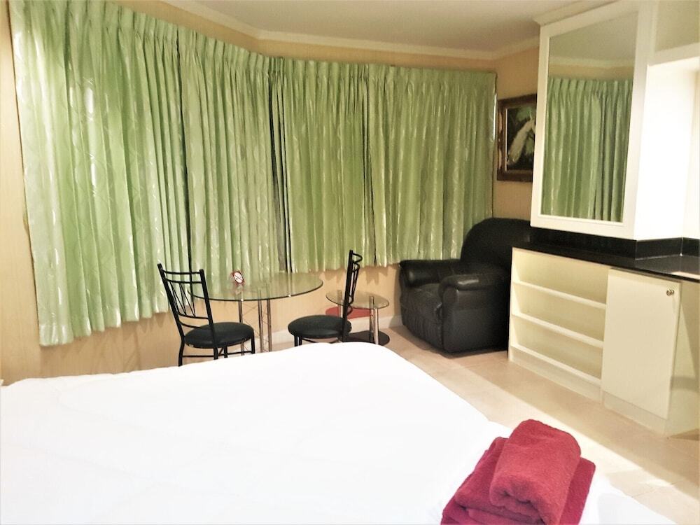Паттайя: Thip Condotel Jomtien Studio Apartment on soi 7