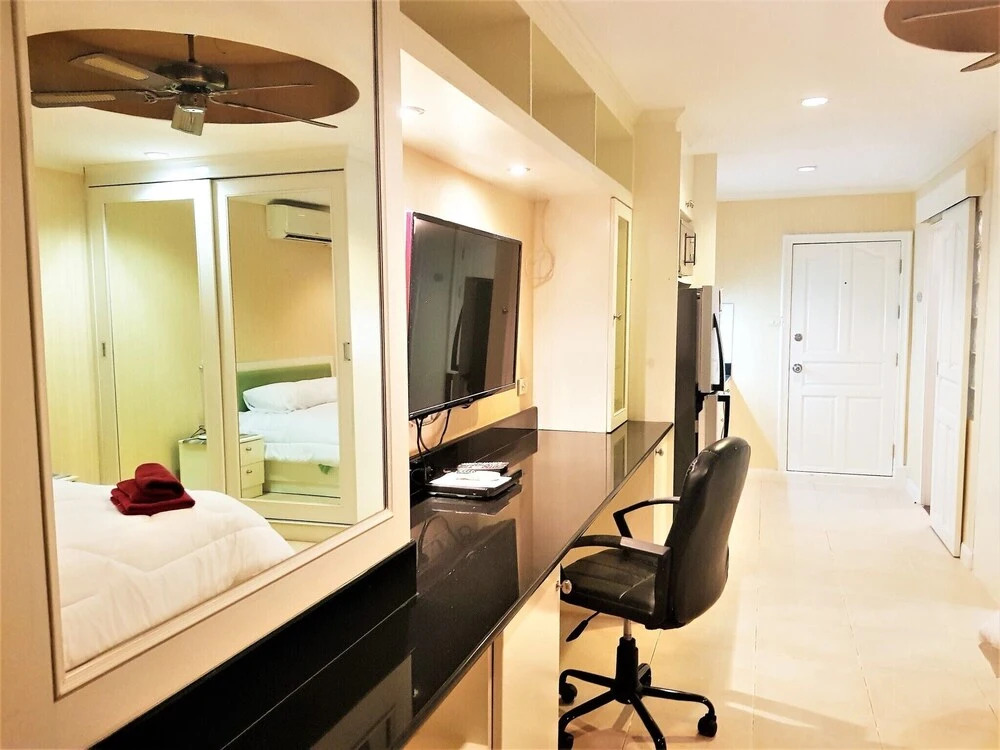 Паттайя: Thip Condotel Jomtien Studio Apartment on soi 7