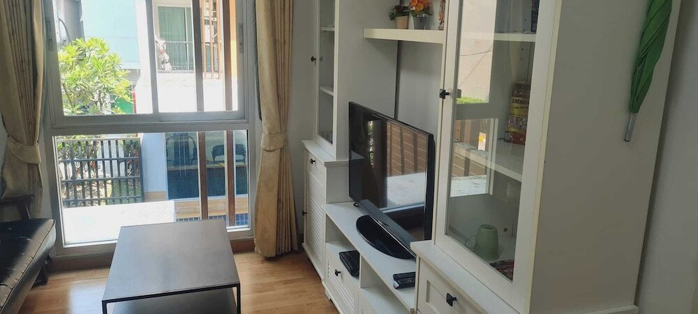 Удонтхани: 1 Double Bedroom Apartment With Swimming Pool Security and High Speed Wifi