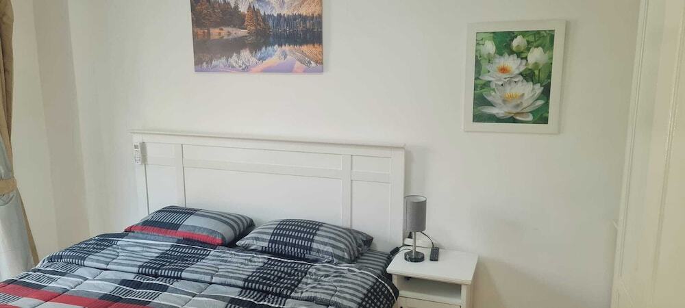 Удонтхани: 1 Double Bedroom Apartment With Swimming Pool Security and High Speed Wifi
