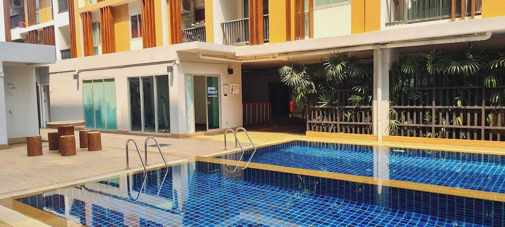Удонтхани: 1 Double Bedroom Apartment With Swimming Pool Security and High Speed Wifi