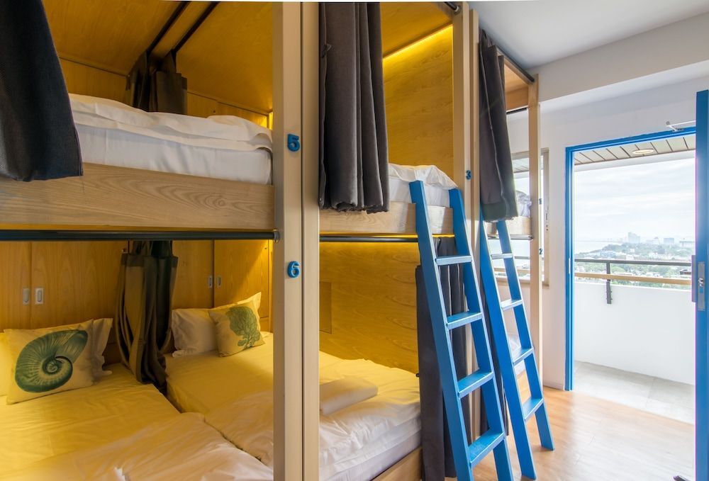 Чаам: Bed in 8-bed Mixed Thalay Cha Am by Tha A Co-living With a Million Dollar View - Hostel