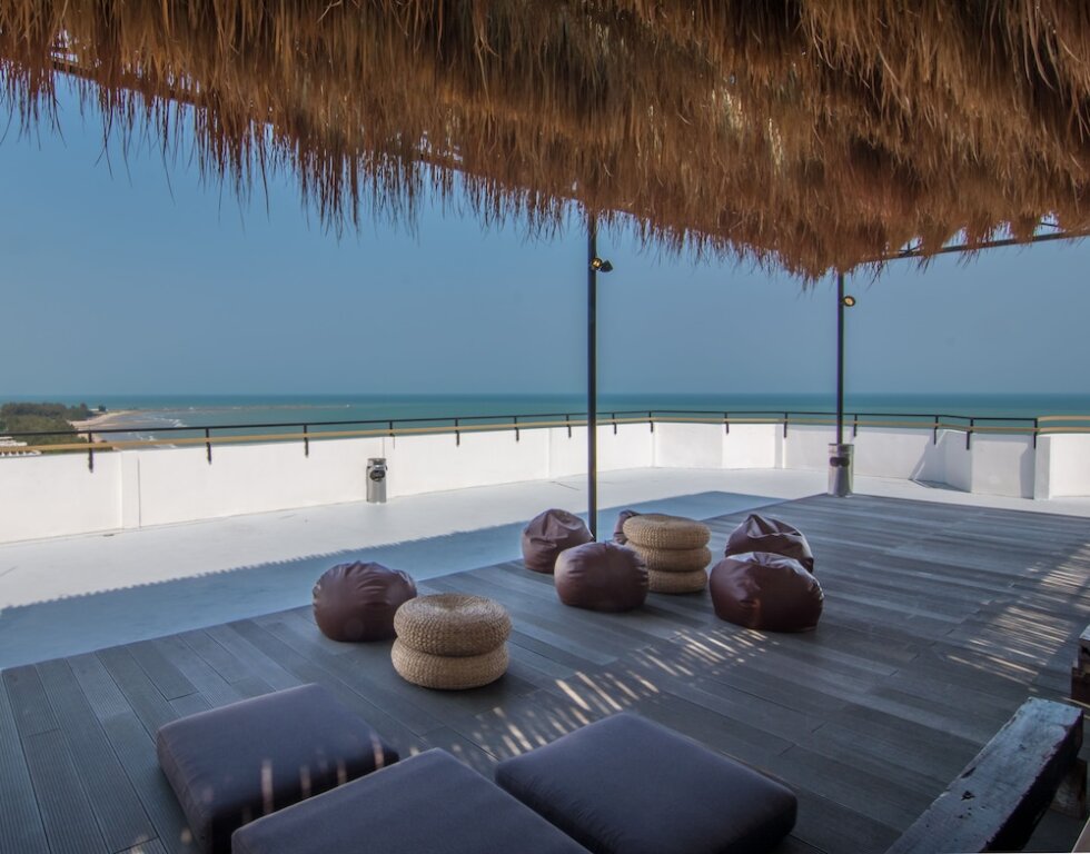 Чаам: Bed in 8-bed Mixed Thalay Cha Am by Tha A Co-living With a Million Dollar View - Hostel