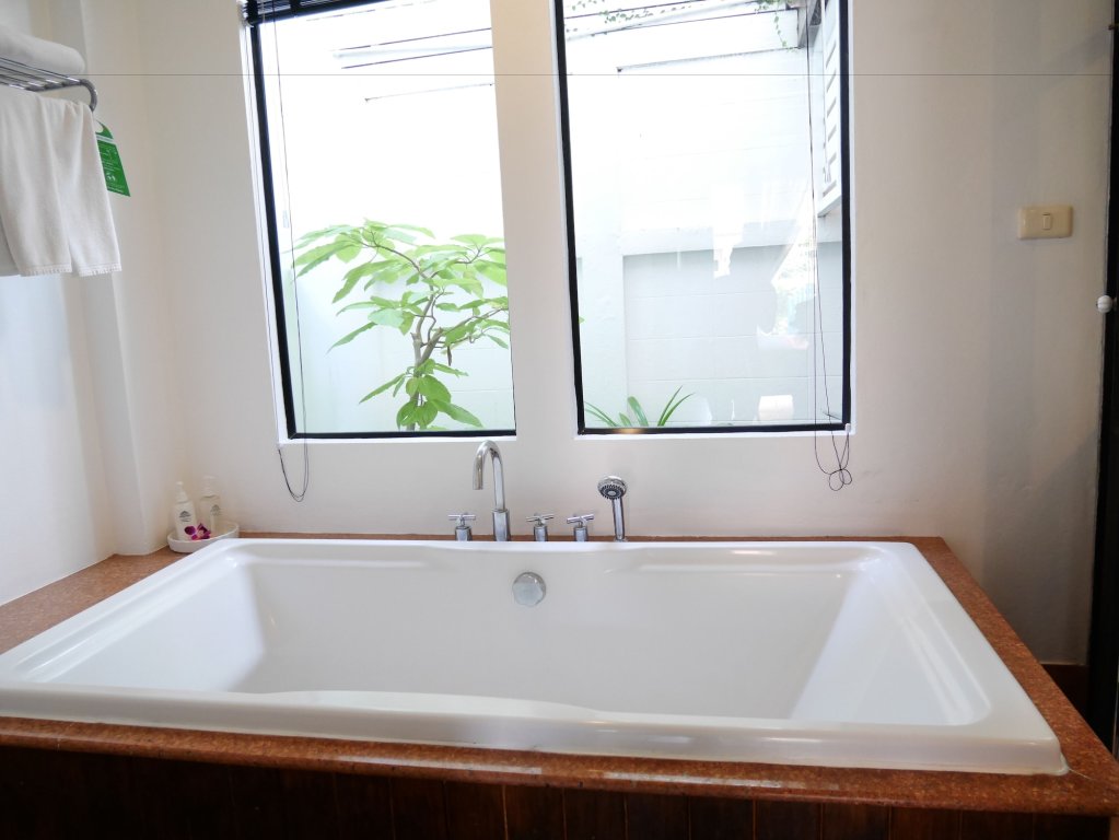 Пхукет: Курортный отель The Old Phuket - Karon Beach Resort