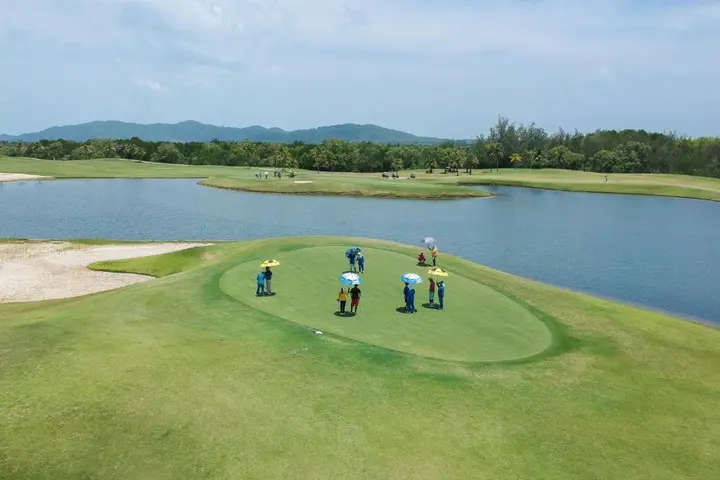 Тхаланг: Mission Hills Phuket Golf Resort