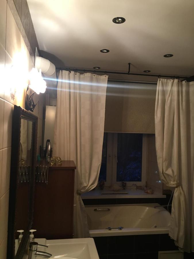 Великий Новгород: Apartment on Novoluchanskaya st.3