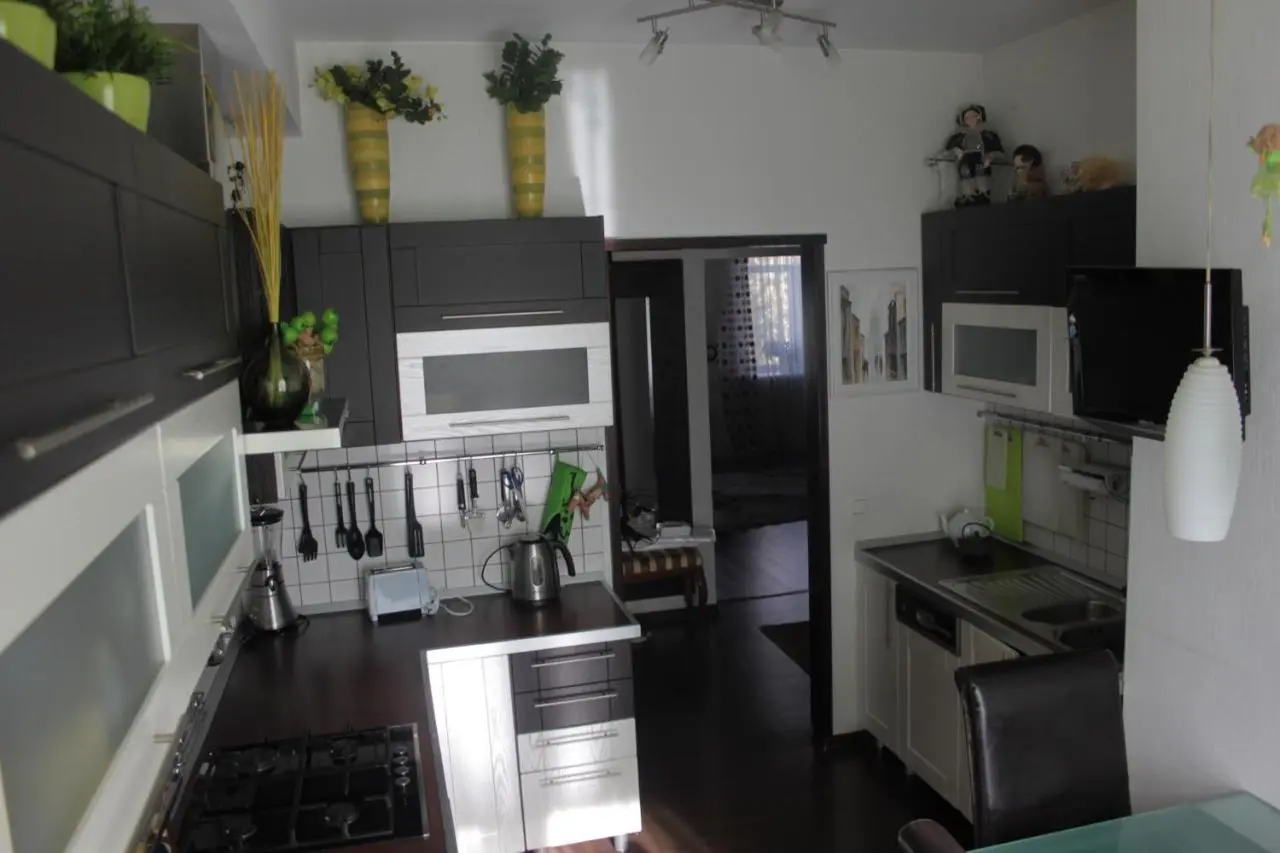 Великий Новгород: Apartment on Novoluchanskaya st.3