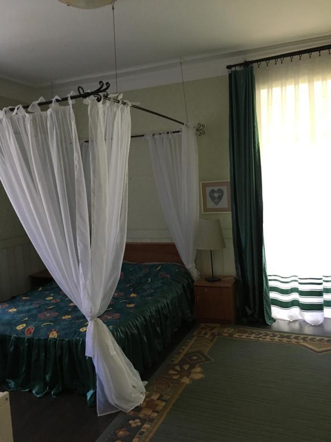 Великий Новгород: Apartment on Novoluchanskaya st.3