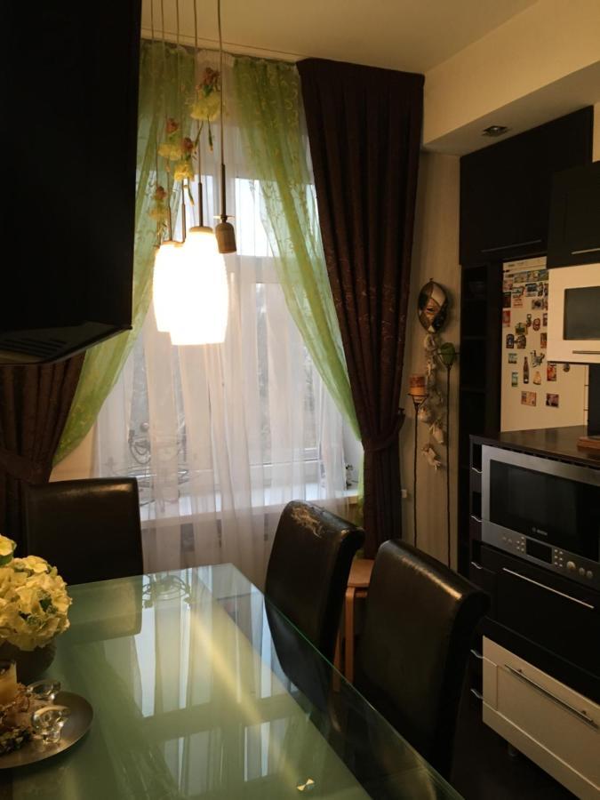 Великий Новгород: Apartment on Novoluchanskaya st.3