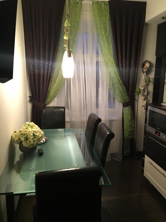 Великий Новгород: Apartment on Novoluchanskaya st.3