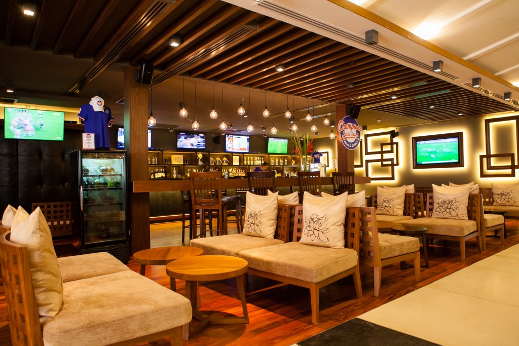 Тхаланг: Destination Resort Phuket Surin Beach