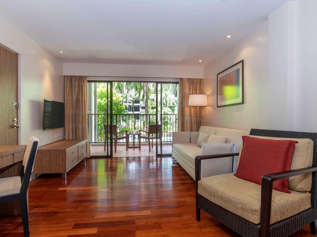 Тхаланг: Destination Resort Phuket Surin Beach