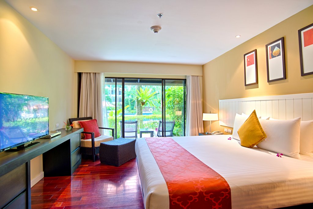 Тхаланг: Destination Resort Phuket Surin Beach
