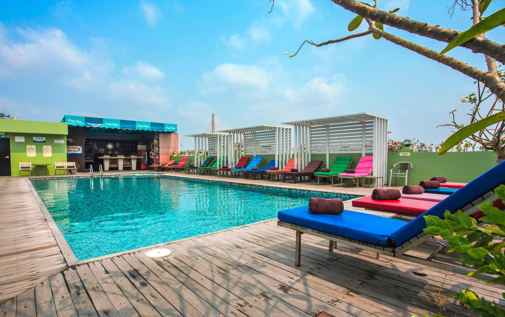 Бангкок: Nouvo City Hotel