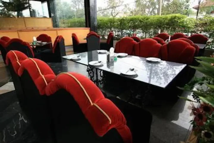 Нонтхабури: 13 Coins Hotel Ngam Wong Wan