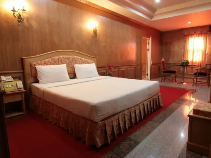 Нонтхабури: 13 Coins Hotel Ngam Wong Wan