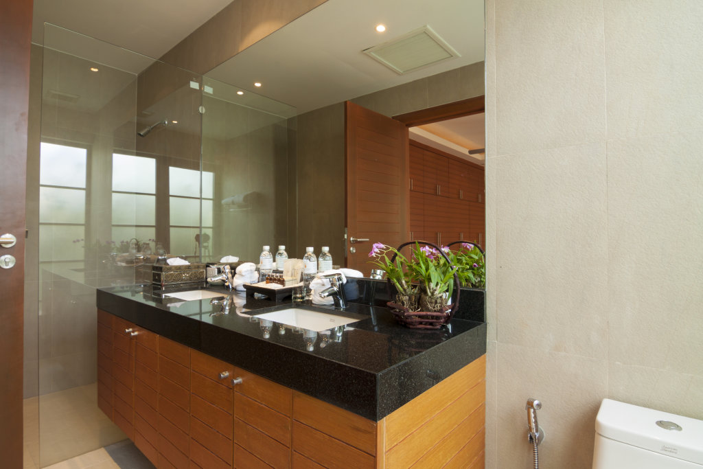 Тхаланг: The Residence Resort