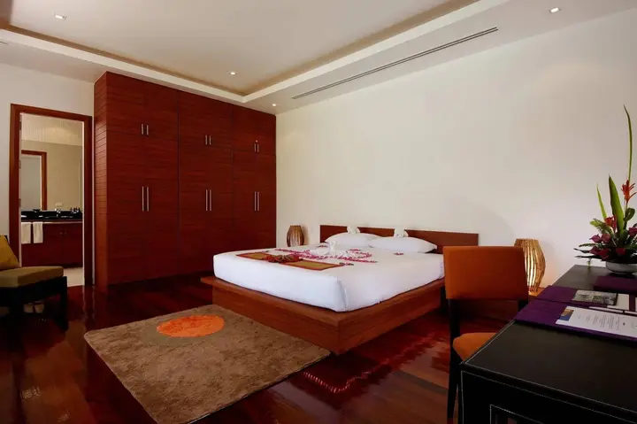 Тхаланг: The Residence Resort