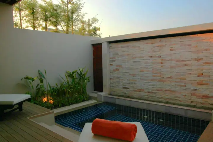 Тхаланг: The Residence Resort