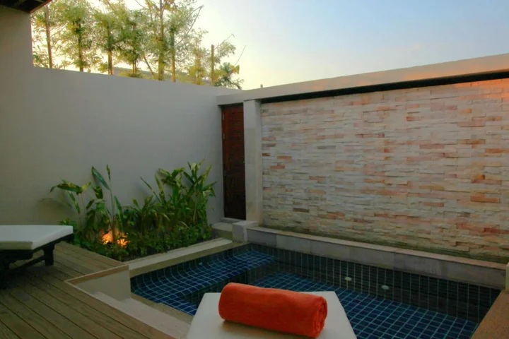 Тхаланг: The Residence Resort