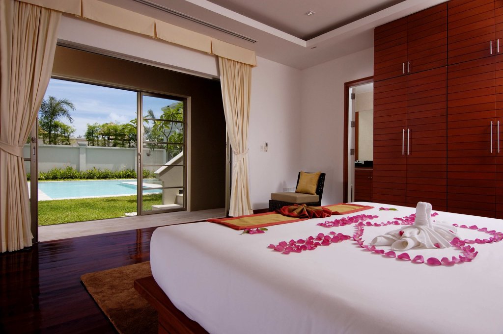 Тхаланг: The Residence Resort